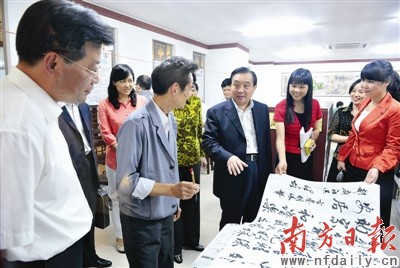 王晨：政府官員需重視發(fā)揮微博的窗口作用