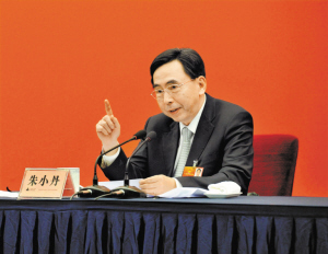 廣東省省長朱小丹答記者問。深圳特區(qū)報特派記者 張嘯威 攝