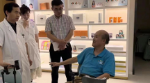 國(guó)內(nèi)眼科名家褚仁遠(yuǎn)來(lái)V視鏡聯(lián)營(yíng)店指導(dǎo)丨現(xiàn)場(chǎng)“把脈”青少年視力健康！