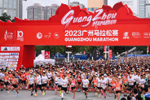 紅牛跑團(tuán)激情燃動(dòng)賽場(chǎng)，紅牛?維生素牛磺酸飲料助力廣馬完美收官！